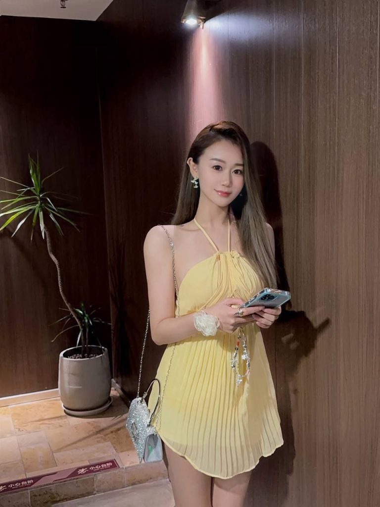 筱琪琪Sandy独家华丽新晋 23岁超嫩超甜萌宠系小只马❤️鲜嫩爆汁美萝莉9742 作者:伦敦W2VIP 帖子ID:5004 